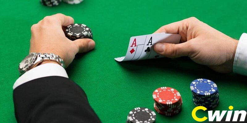 Những điểm khác nhau giữa Xì Tố và Poker